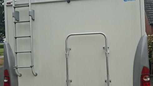 Kikker  – 5p Adria Mobil integrated uit 2011