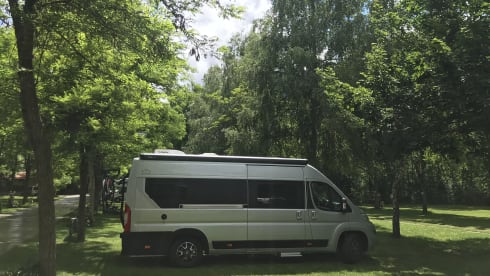Luna de Plata – Fully equipped, state-of-the-art box van