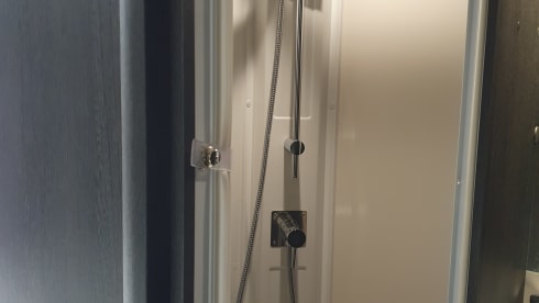 Walnut- – Luxury 6 berth Motorhome!