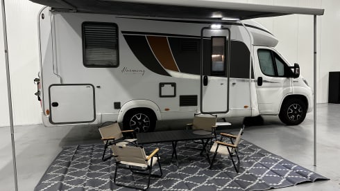 Jelle  – 4pers burstner semi-integrated with queen bed
