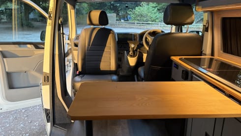 Clive – VW-Campingbus mit 4 Schlafplätzen aus dem Jahr 2017