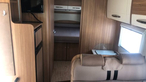 Bennie – Fiat Ducato Carado T449 with queen bed