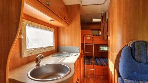 Beautiful 6 pers. + 2 * air conditioning Challenger Alcove motorhome