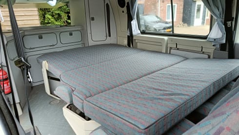 De Bobbel – Ford Nugget West Falia Bus Camper