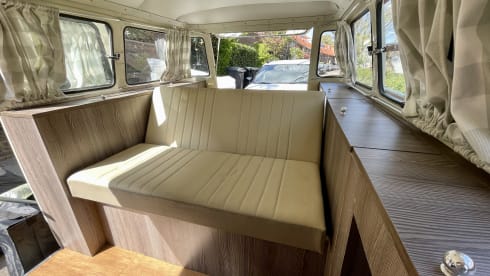 Pistache – Classic VW T2 Panorama bus