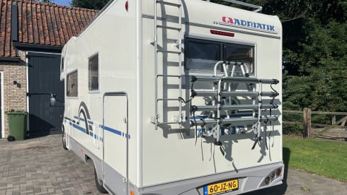 6-sitziger Mercedes-Benz Alcove aus dem Jahr 2002