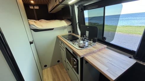 Vangelina Jolie – 2 berth Mercedes-Benz Sprinter