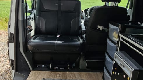 Lizzy the camperess  – 4 berth Volkswagen campervan from 2012