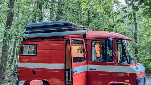 Ayub – old-school Mercedes fire bus and off grid camper
