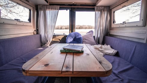 Pablo – Fire brigade bus & sturdy camper for your next adventure