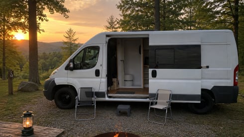 Ashton – Renault campervan met 2 slaapplaatsen uit 2012