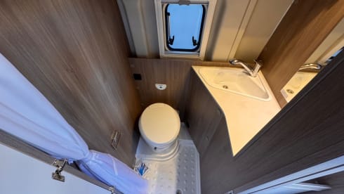 Buzzie – Brand new 4 person bus camper Carado 