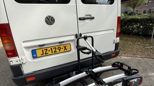 2p Volkswagen bus uit 2005