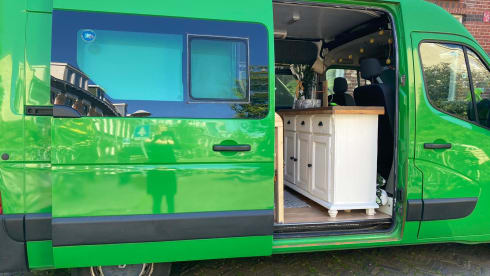 Kermit – On an adventure with our fantastic Kermit the bus camper!
