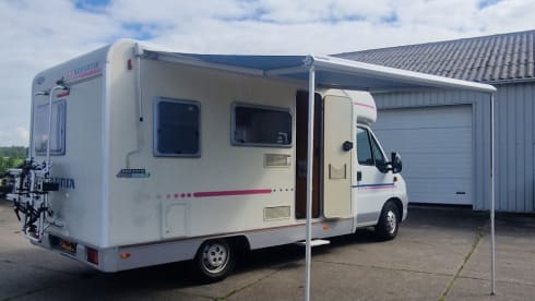 Adriatik 573ds – 4p Adria Mobil semi-integrated uit 2003