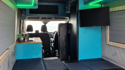 Keegmeister – 5 berth Ford Transit High Top Conversion
