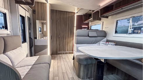 Drivetohappiness – 4p Ford semi-integrated uit 2026
