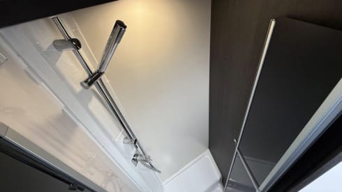 Charlie – High-Spec 5 berth Roller Team Motorhome - Free Wifi & Insurance - 2024