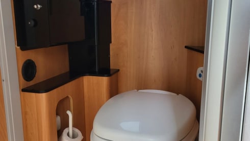 Grote vriend – Sturdy compact camper van equipped with all conveniences