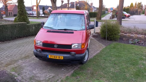 Chilly – 6p Volkswagen Westfalia California campervan from 1992