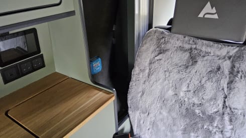 Reggie – 2025 Renault Crusader Off-Grid 4-berth Campervan
