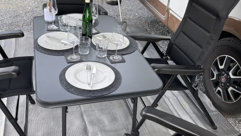 2. DelPi – Luxury mobile home Bürstner Delfin Harmony T726