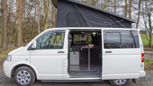 Stormtrooper – 3 berth Volkswagen campervan T5