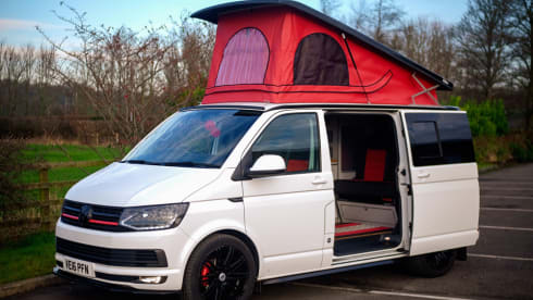 Oska – Stunning 4 Berth VW T6 Campervan