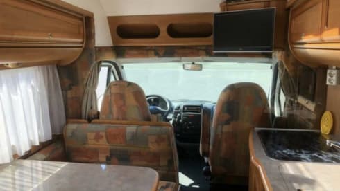 Alleen te huur voor reizen in Benelux en Duitsland – Wonderfully complete and comfortable camper for two people