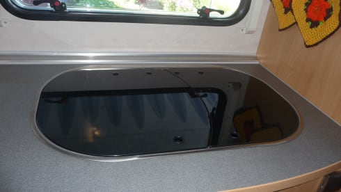 Nice compact camper for 4 people.