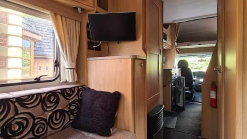 Eldonis the Explorer  – Explore the UK in Comfort – 6-Berth Elddis Motorhome with Full Amenities