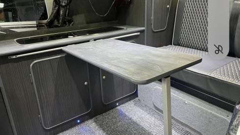 Bessy – Hochdach-Renault-Wohnmobil mit 3 Schlafplätzen