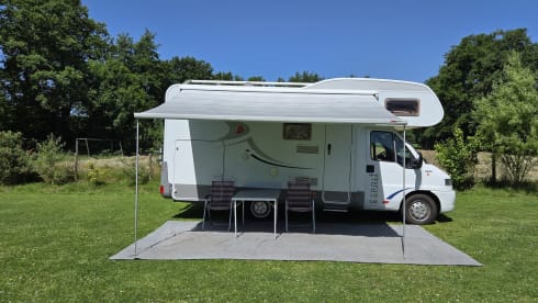 Fietje – Super leuke en nette Alkoof camper