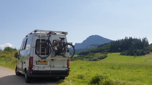 Completely self-sufficient camper van