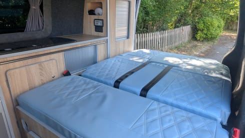 Colin – VW campervan, pop-top 4 berth