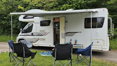 Molly – 6 berth Peugeot Majestic 