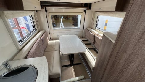 Burt – 4-Bett-Boot, Bürstner, teilintegriert ab 2015