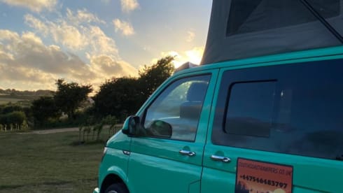 Scooby LWB – DOG FRIENDLY VW CAMPERVAN WITH ALL THE EXTRAS  FOR A GREAT HOLIDAY