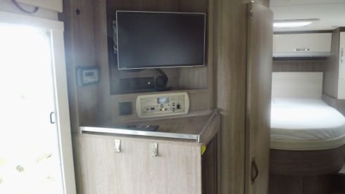 734 ixeo time – 4p Bürstner semi-integrated uit 2015