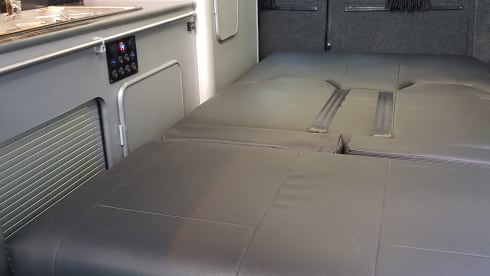 Black Beauty – Mercedes-Benz campervan Brand new conversion with drive away Awning