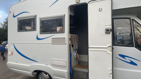 4-Bett, netzunabhängiger, modernisierter Fiat Ducato mit U-Lounge