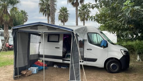 Stealth camper  – 2 berth Renault bus from 2021