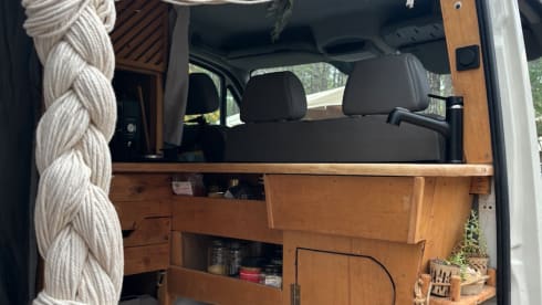 Spacious campervan - kitchen & shower - Fully off grid