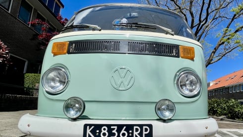 Pistache – Classic VW T2 Panorama bus