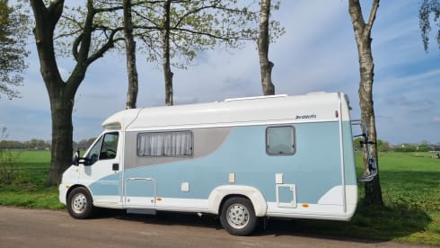 4p Dethleffs semi-integrated from 2004