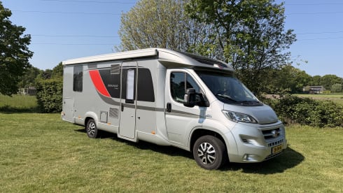 Burstner Nexxo T740 – 3p Bürstner semi-integrated uit 2015