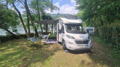 Beatrix – 2021  Laika Kosmo 509 4 berth coach built semi-integrated