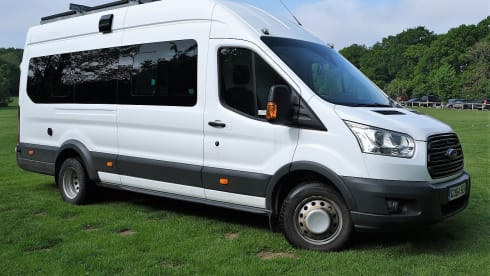 Angus – Superb 4 berth Campervan with Kingsize bed