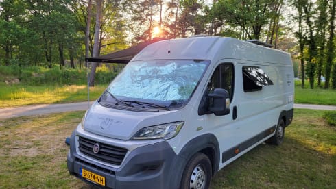 Pura Vida Van – 3-person bus camper built in 2023