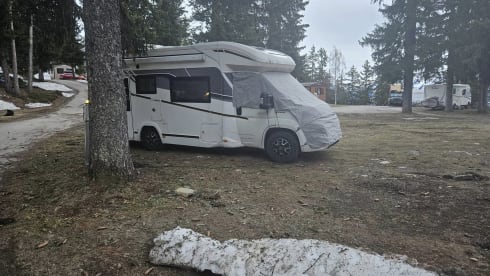 Miel – Fully equipped 4p Benimar Mileo 224 semi-integrated from 2020 - also SKI!!